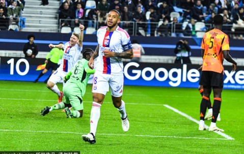 拜仁与巴黎欧冠强强对话：罗贝里、小猪出镜，伊布、小罗再度回归赛场